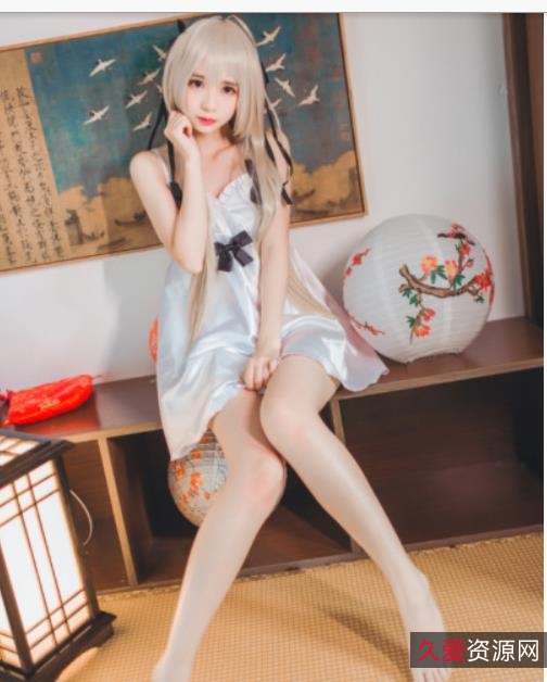 虎牙超人气小仙女疯猫ss，cosplay女神，美腿撩人，浴缸作品下载