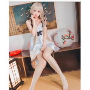 虎牙超人气小仙女疯猫ss，cosplay女神，美腿撩人，浴缸作品下载