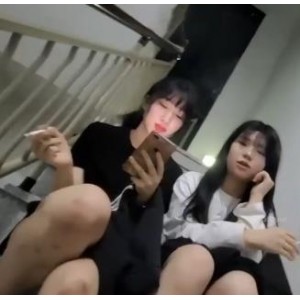 校园禁忌：女大学生与男老师免费C烟交易视频，时长35分钟