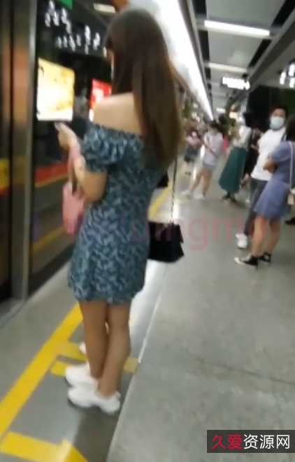 大萌顶臀系列作品合集460v19.5g：火爆身材引人注目