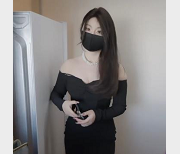 台北娜娜最新自拍：女房东浴室道具秀，57分钟视频大片！