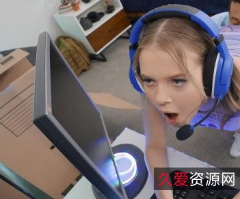 欧美传媒女神CocoLovelock：反差感视觉冲击，妈妈身份加持，下水道棒棒糖