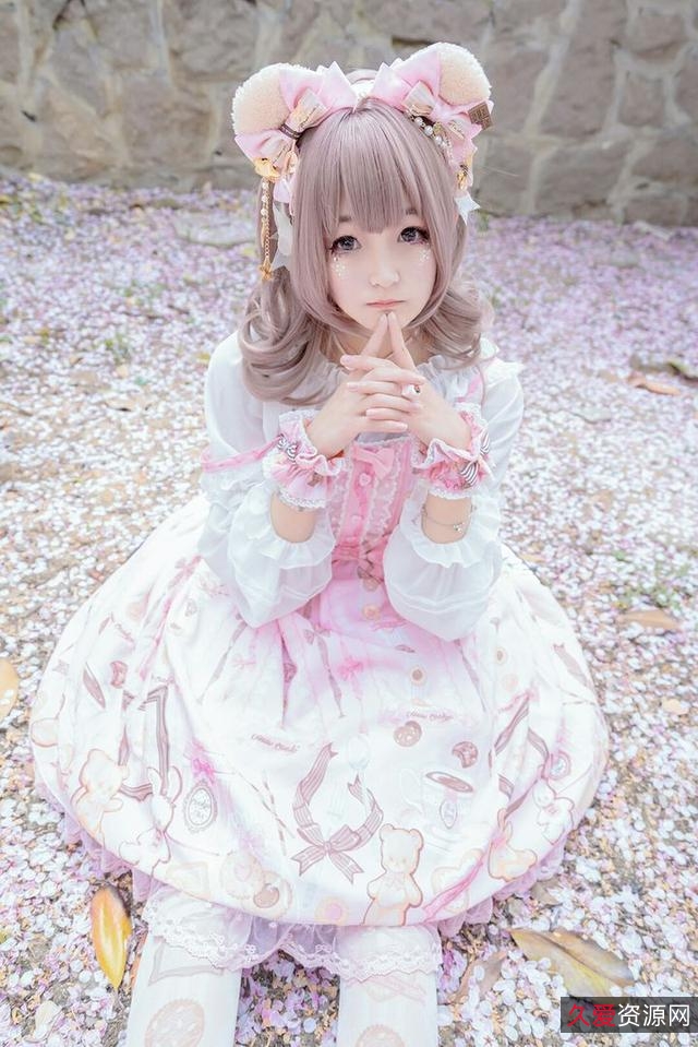 《人形玩偶COSPLAY》:安藤美穗的勇气和梦想之旅