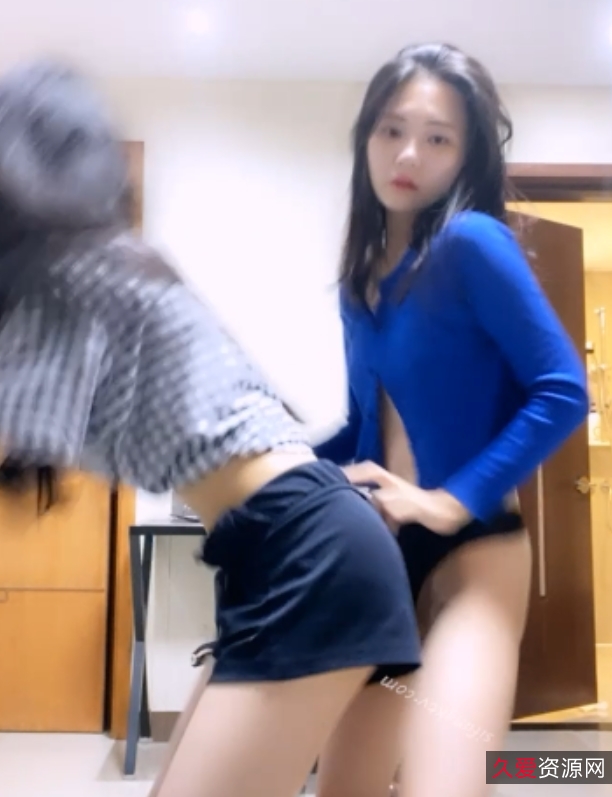 土豪重金定制:身材无敌美女姐妹花出租房热舞PK,8V高清1.23G百度盘