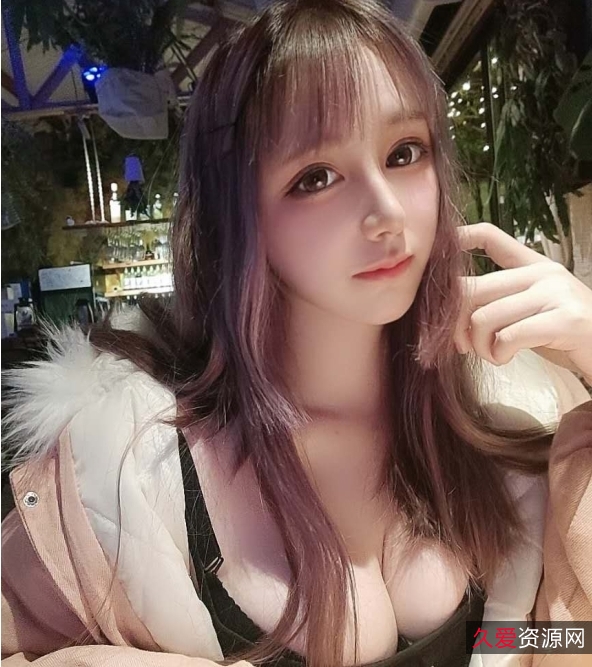 童颜巨兔《miko》美食合集：吃货主播的美食探秘之旅