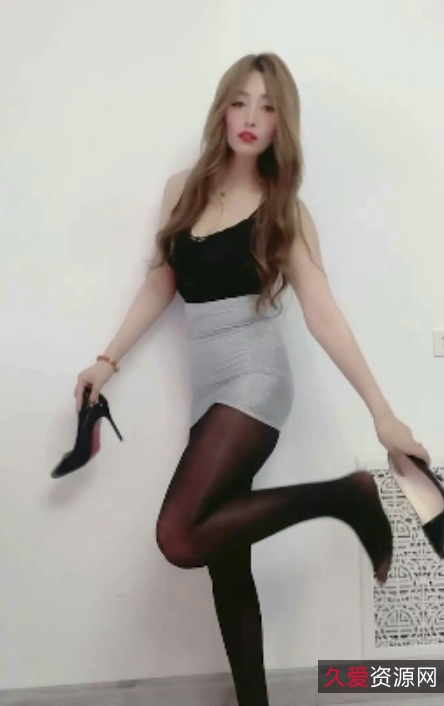 粉丝们更深入地了解刘大美人，还能欣赏到她的精彩表现。快手@刘大美人定制福利小合集[18V815MB百度盘]，精彩不容错过！