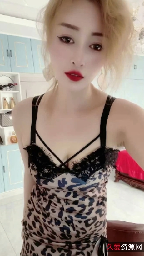 粉丝们更深入地了解刘大美人，还能欣赏到她的精彩表现。快手@刘大美人定制福利小合集[18V815MB百度盘]，精彩不容错过！