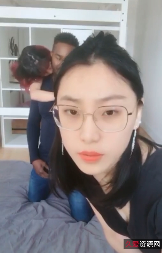 视觉反差媚黑视频合集:qun+jian用口进入,绿帽绿王八震撼展现