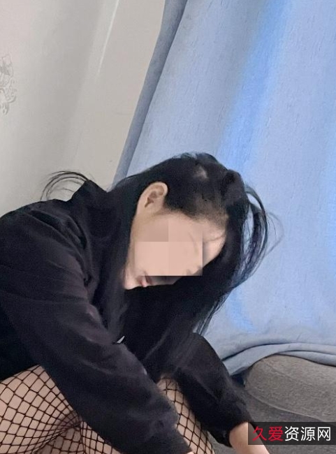 《美女邻居情》全集9.2g，少妇与邻居的纠葛，儿子见证给他妈动人故事