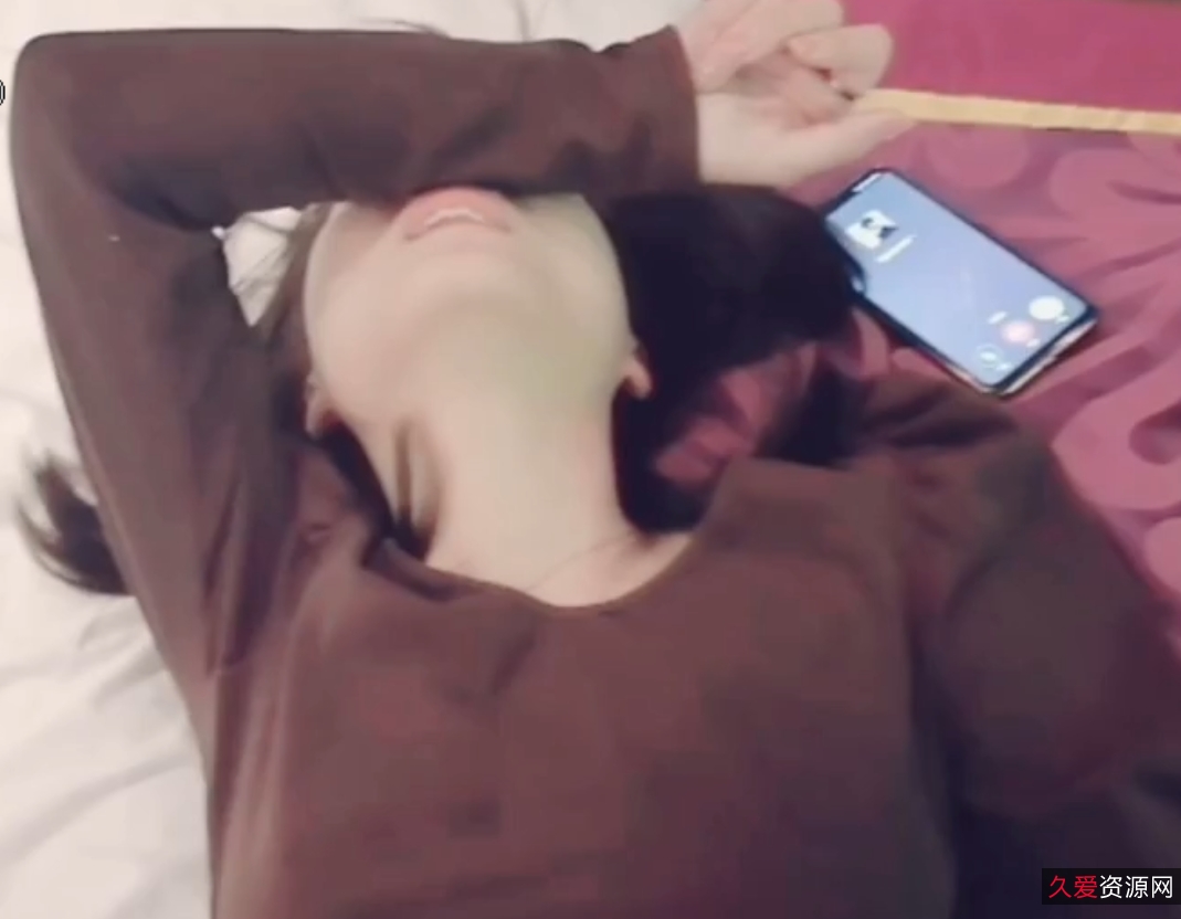 91nulixuexi边打电话72v8.33g这个标题包含了关键信息和视频大小/数量，同时对视频内容进行了润色，使其更具吸引力。