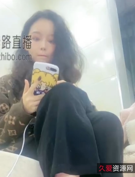 #套路直播豆满月17v9.38g视频收cang+du家揭秘在套路直播节目中，备受瞩目的“豆满月”节目以17v9.38g为主角，展现出独特风格和表现，吸引众多观众。主角一举动引发热议，大佛更是力图撮合前恋人，为节目增添戏剧张力。17v9.38g的外貌高大英俊，散发独特魅力，自信风度令人难忘。“豆满月”备受收藏，百度和ED2K上粉丝热议不断。观众关注节目数量和大小，使“豆满月”成为热门话题之一。收藏7