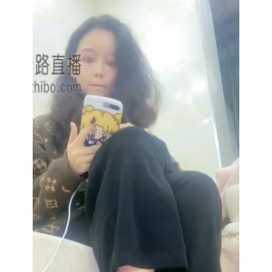 #套路直播豆满月17v9.38g视频收cang+du家揭秘在套路直播节目中，备受瞩目的“豆满月”节目以17v9.38g为主角，展现出独特风格和表现，吸引众多观众。主角一举动引发热议，大佛更是力图撮合前恋人，为节目增添戏剧张力。17v9.38g的外貌高大英俊，散发独特魅力，自信风度令人难忘。“豆满月”备受收藏，百度和ED2K上粉丝热议不断。观众关注节目数量和大小，使“豆满月”成为热门话题之一。收藏7
