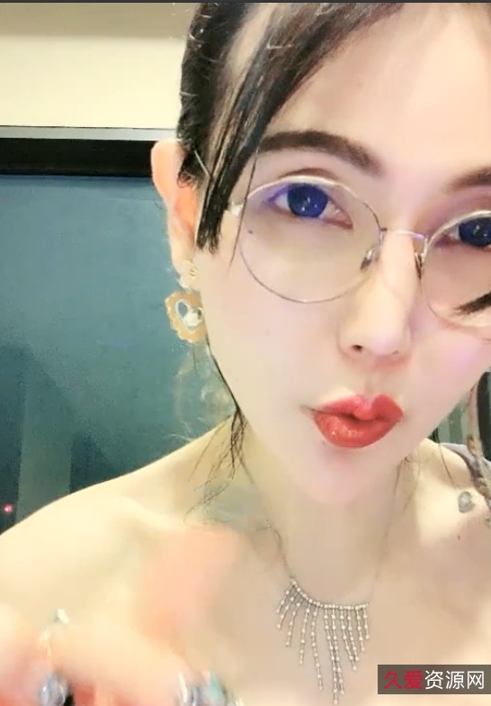 水BIG悦新视频揭晓精美收藏品15v30.9g，粉丝热搜量达38，电商之路引期待！