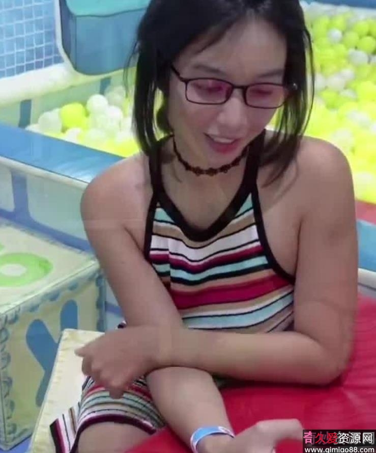 越南网红Kylie圣诞主题大合集50部视频+241张照片，尽显迷人魅力与自信风采，文件总大小10.22G