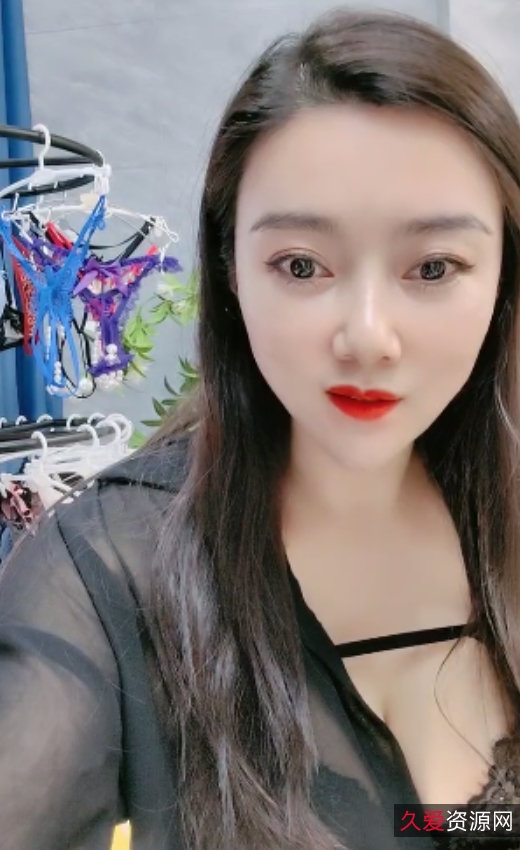 风韵女人小热裤，收藏98部百度ED2K视频