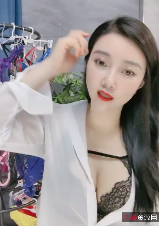 风韵女人小热裤，收藏98部百度ED2K视频