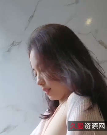 姐弟乱来:高三弟弟好奇女性身体,解压观看