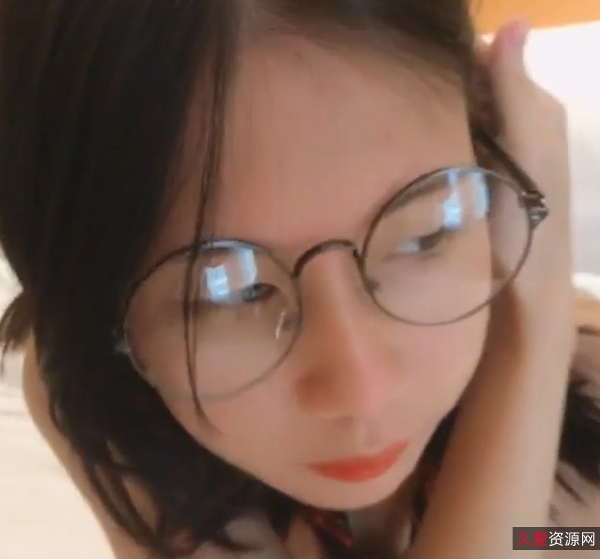精品泄密百度盘悶騷眼鏡清純妹子日常互动誘惑私拍福利1V691M，原版高清解压观看