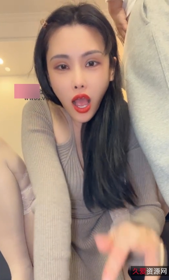 转载搬运玩物直播松紫s最新合集1V1.3G，废物老公被绿第一视角，百度盘原版水印