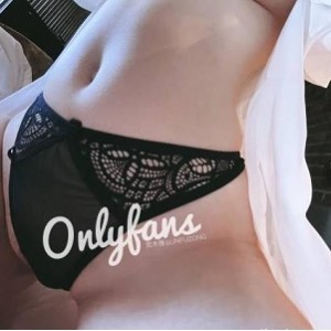 onlyfans绿帽妇女奇怪器具荒木薇88V66G，家里自拍