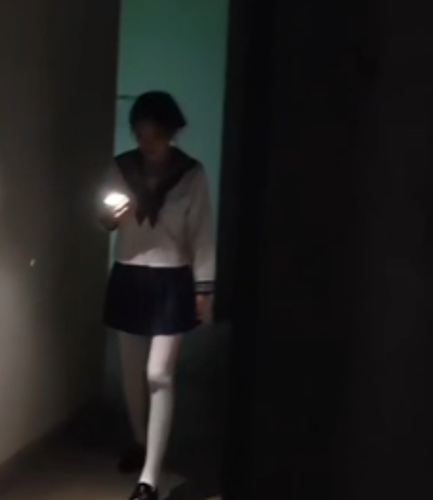 洛丽踏迹模特试镜合集88V66G，白丝小皮鞋秀足，深圳拍摄，两个视频整理，内容专注足部细节