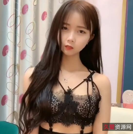 快手温柔苗（张傲娇）定制自拍合集182部555M，妹子长相不错，身材也行