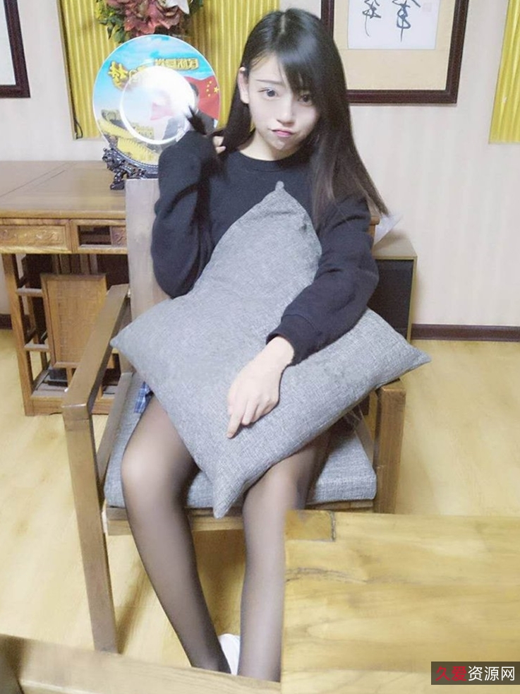 快手痕痕大大黄瓜诱惑特辑13V+27图518M补档齐肩棕发小痣妹吊带滑落特写品鉴第7V红指甲小脚踩绒毯仰拍鼻尖汗珠喘息黄瓜汁液沾满锁骨无修补档