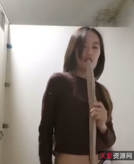 厕所战神雪儿粉厕拍视频合集42部15.6G，粉发双马尾腿根痣抖腿特写