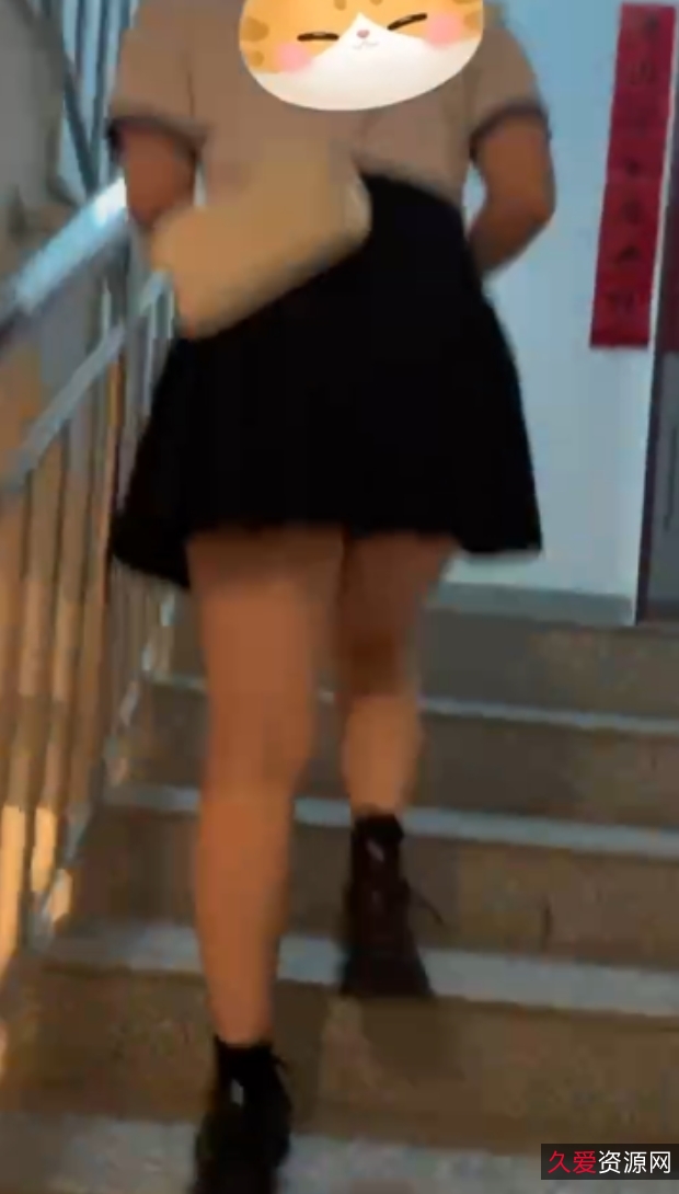 海角社区晓彤表妹私房珍藏11V149P3.98G优质身材