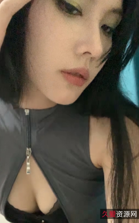 易直播胆胆土豪定制源档1V合集1.75G小脚盛宴