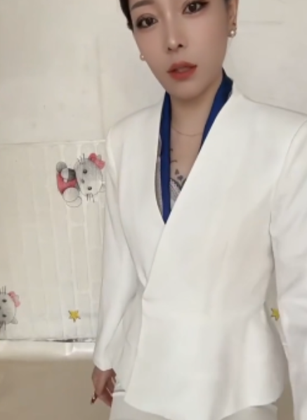 抖音小梅私房视频3V珍藏版326M清纯反差