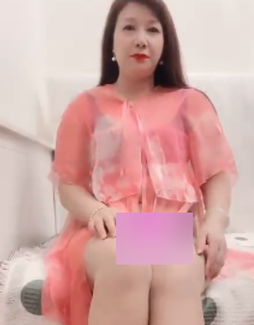 雪姨漂亮21部1.08G空档自好快手上火