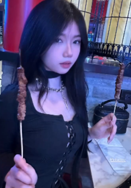 推特aryminh混血福利姬18V25P1.87G太顶了