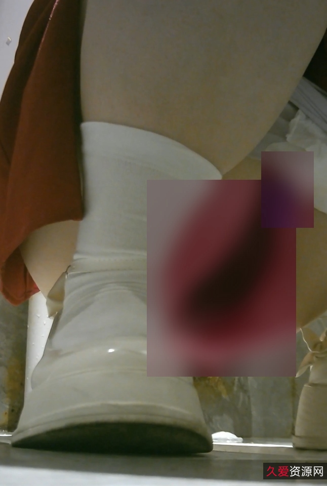 拍摄红裙美女私密特写诱人1部176.6MB