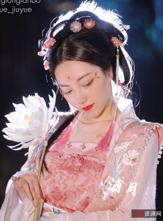 推特酒月尺度私拍大合集88部50G珍藏版